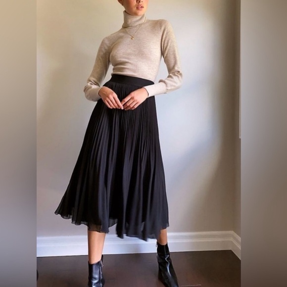 Aritzia Dresses & Skirts - Aritzia Wilfred Twirl Midi Skirt Black Medium